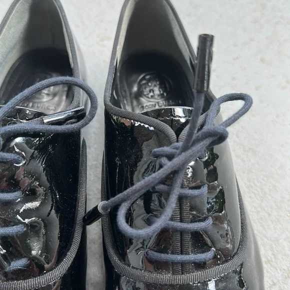 Tory Burch patent leather lace up oxford shoe 8 - Picture 7 of 10